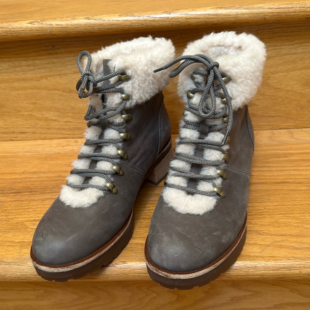 Like New! Kork Ease Winslet Gray Lace Up Bootie Boots 9 M
